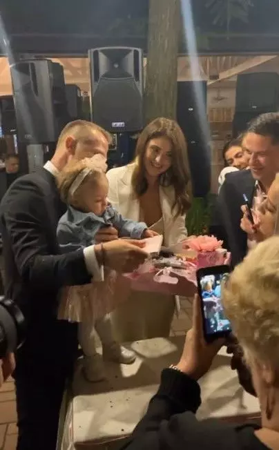 turta-fiicei-lui-augustin-viziru-petrecere-cu-lautari-si-vedete-din-showbiz-ce-a-ales-de-pe-tava-maria