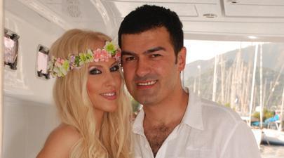 Anca Neacşu s-a măritat în rochie marca Wonder Lolita