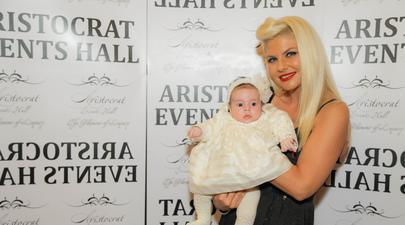 Adina de la Heaven, o naşă de botez stilată. Uite cum s-a îmbrăcat!