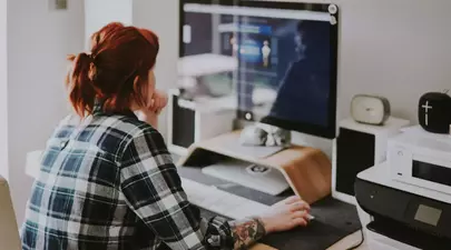 Începerea noului an universitar reactivează tinerii pe piața muncii. Peste 26.000 de candidați cu vârsta între 18 și 24 de ani și-au făcut cont pe eJobs în ultima lună. 93,7% au mai puțin de un an de experiență de muncă