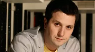Andi Moisescu îi duce pe Laura Cosoi şi pe Smiley la Casa Poporului