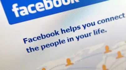 A aflat de pe Facebook că soţul ei mai are o soţie