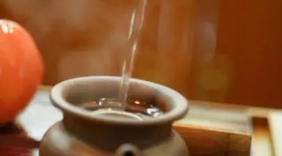 Ceaiul verde şi alb, la ce te ajută şi cum le prepari