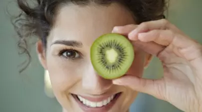 De ce e bine să mănânci kiwi