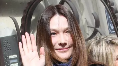 Carla Bruni, desfigurată de Botox