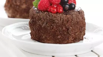 Bucătăria Raw: Tort de ciocolată fără foc