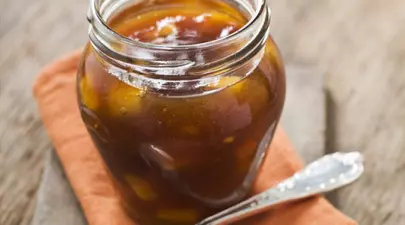 Reţetă: Dulceaţa de nuci verzi, un deliciu sezonier