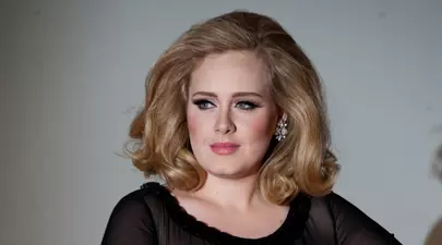 Adele va deveni mămică… în două luni!