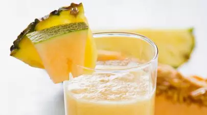 Reţete raw: Smoothie tropical cu ananas şi pepene galben