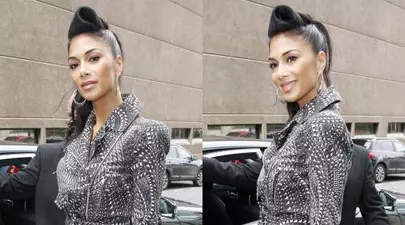 Nicole Scherzinger, într-o ţinută extravagantă. Cum ţi se pare jacheta?