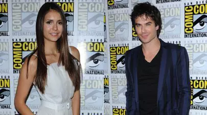 „Vampire Diaries”: Vezi cum arată vedetele din serial pe covorul roşu!