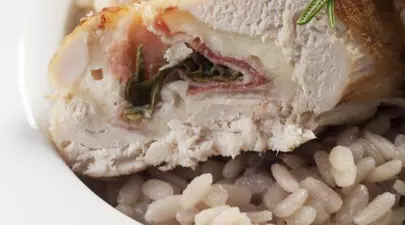 FRIPTURĂ:Ruladă de porc cu cașcaval