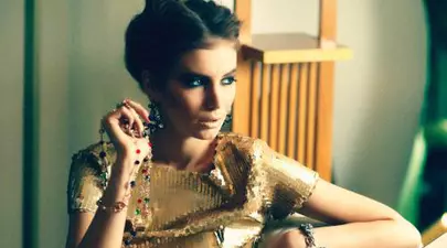 Mihaela Drafta te învaţă să accesorizezi corect rochia cu paiete