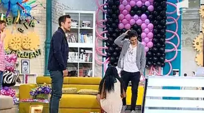 Daniela Crudu s-a întors la Răzvan şi Dani şi aproape şi-a arătat fundul la cameră!