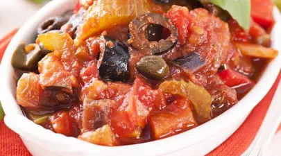 Slăbeşte în Post: Caponata siciliană cu vinete şi măsline