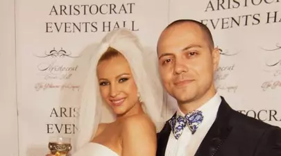 Lora şi soţul ei, declaraţii de dragoste pe Facebook