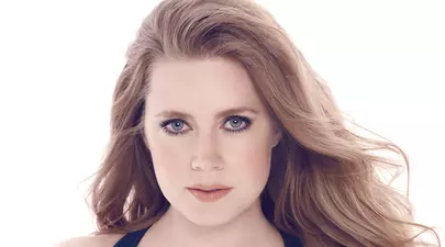 Interviu cu Amy Adams, roşcata lui Superman