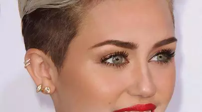 Miley Cyrus are iubit nou! Vezi cine o consolează pe artistă după despărţirea de Liam Hemsworth!