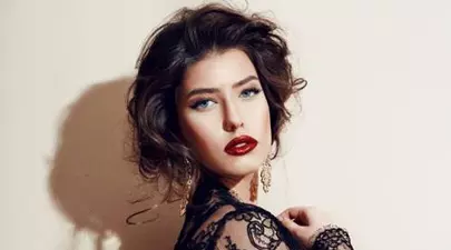 Iată cine este noua iubită a lui Bobby Păunescu! Poate concura la frumuseţe cu Monica Bîrlădeanu?
