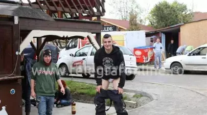Halucinant! Ministrul Turismului, primit cu chiloţii în vine de un vamaiot