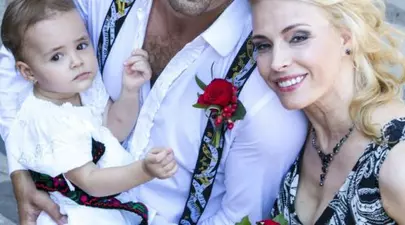 Cât de frumuşică este fetiţa lui Temişan şi a Monicăi Davidescu!