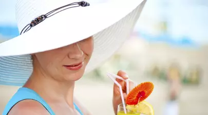 Băuturi de vară care te vor ajuta să scapi de burtă