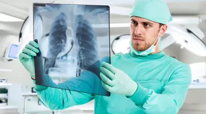 Pneumonie sau cancer la plămâni? Cum faci diferenţa