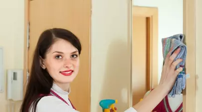 5 soluţii rapide de curăţat oglinzi şi ferestre