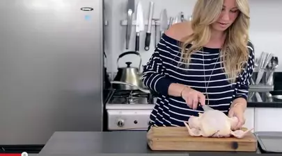 Cum se tranşează corect un pui întreg | Video