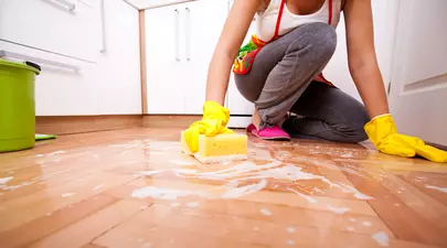 Soluții naturale de curățat și lustruit parchetul DIY