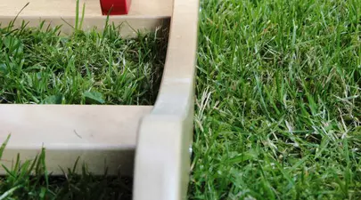Ce i-a făcut o mamă copilului ei mort! S-a întâmplat ore în şir, în parc