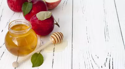 Detoxifică-ți colonul cu acest amestec din miere și mere
