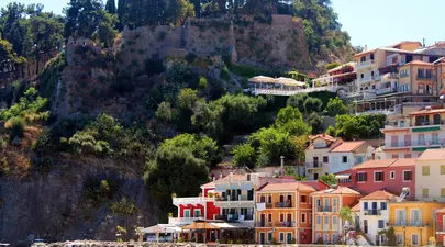 (P) Plaje spectaculoase şi castele de poveste, în Parga