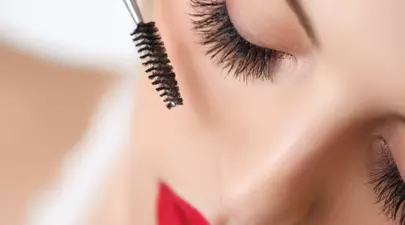 6 greșeli pe care le faci când aplici mascara