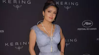 Salma Hayek le propune actorilor să renunțe la o parte din bani în favoarea colegelor de platou