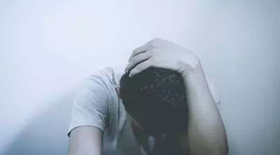 Un bărbat îndurerat de moartea soției își strigă revolta pe rețelele de socializare