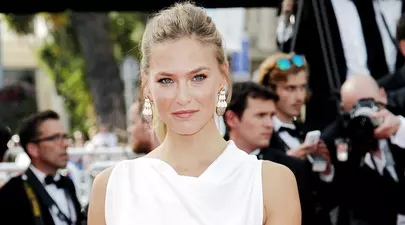 Supermodelul Bar Refaeli este însărcinată