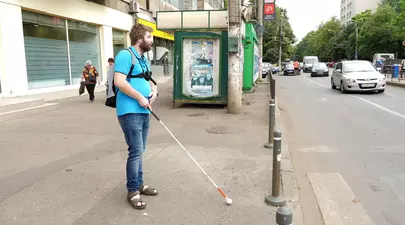 Povestea de viață a unui tânăr nevăzător. A învățat să trăiască în întuneric și să găsească căi de a „vedea” lumea