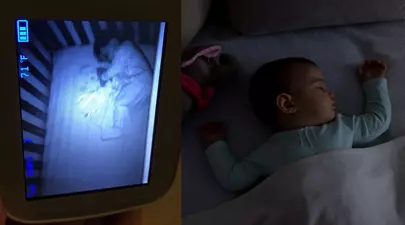 Mama vede o fantomă pe monitorul de bebeluși. După o noapte albă, își dă seama ce este de fapt | FOTO