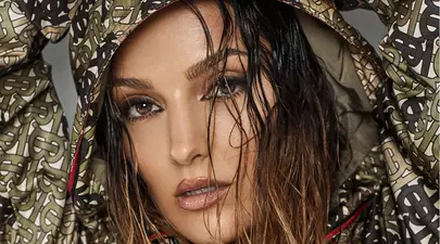 Minelli lansează piesa Separated, cu videoclip filmat acasă