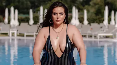 La 84 de kilograme, Lorelei Bratu este cel mai cunoscut model plus-size din România: „Nu corpul tău este problema”