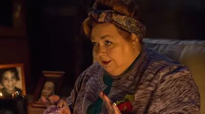 A murit Conchata Ferrell. Actrița din serialul „Doi bărbați și jumătate” avea 77 de ani