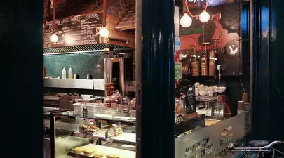 (P) Ce echipamente HoReCa sunt necesare pentru deschiderea unei rotiserii?