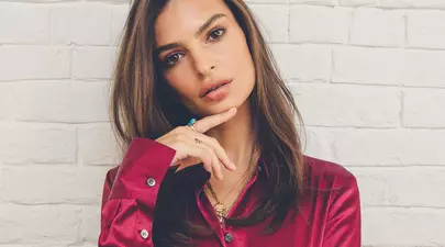 Emily Ratajkowski, criticată dur pentru modul bizar în care își ține copilul în brațe