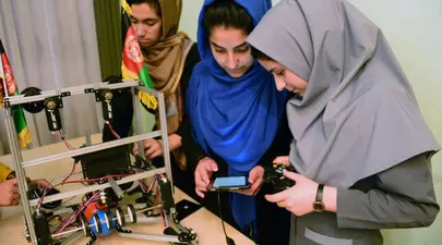 Ce se întâmplă cu echipa de robotică a Afganistanului, compusă doar din fete, după ce talibanii au preluat puterea