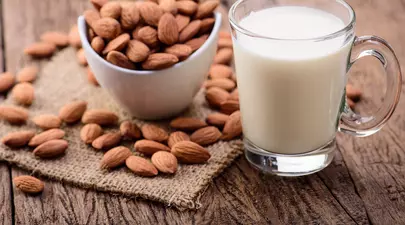 Laptele de migdale. Valori nutritive și beneficii pentru sănătate
