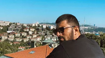Cum arată Engin Akyürek, actorul desemnat cel mai frumos bărbat din lume în 2022