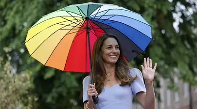 Stilul lui Kate Middleton. Ce modele de umbrele îi plac ducesei de Cambridge