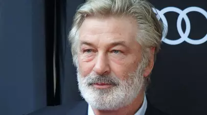 Alec Baldwin, tată pentru a opta oară