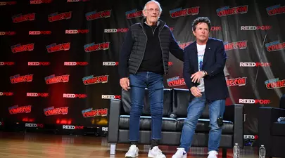 Fanii filmelor „Înapoi în viitor”, în lacrimi. Reîntâlnire emoționantă între Michael J. Fox și Christopher Lloyd